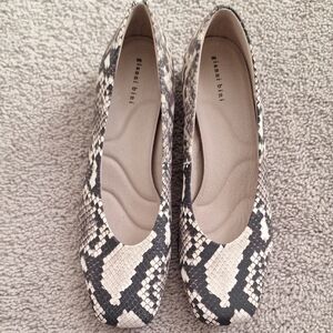 Gianni Bini Snake Print Flats in Black and Cream